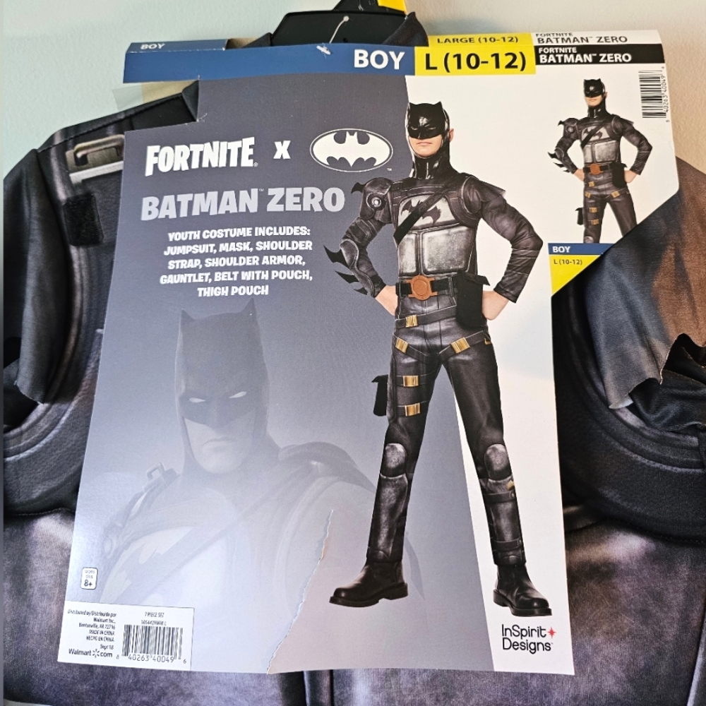 NWT-Fortnite Batman Zero-Boy's Halloween Costume-Size L 10-12-Black